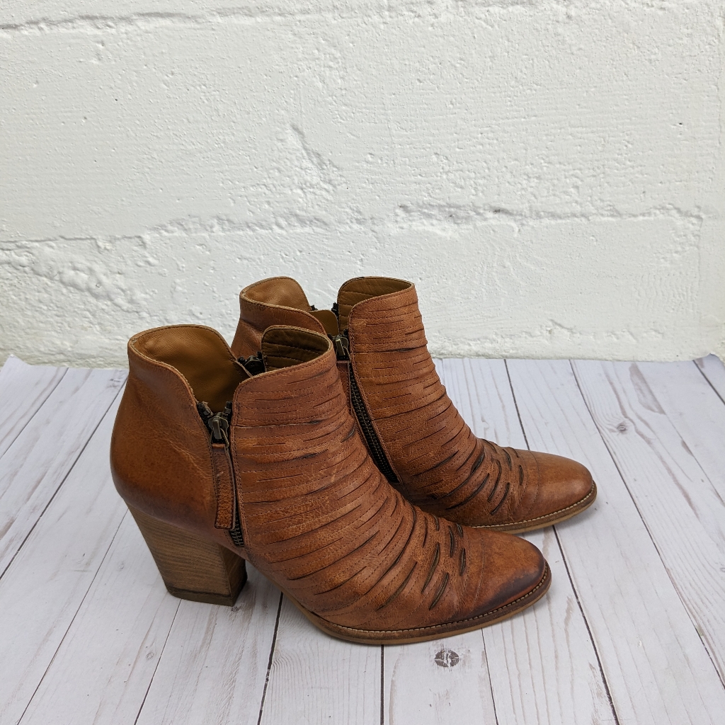 Paul Green Malibu Sliced Booties